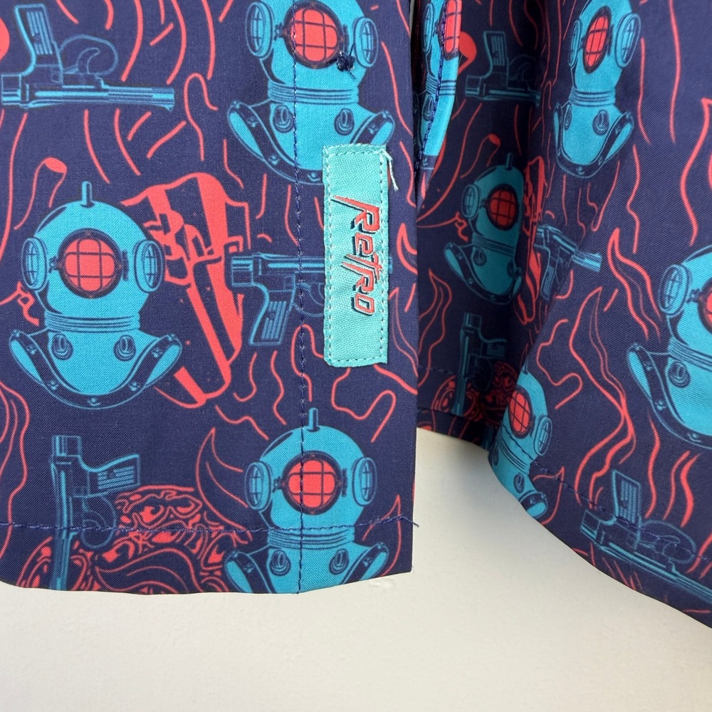 Retro Rifle DEEP DIVE Scuba Blue Short Sleeve Shirt Mens M Aloha Hawaiian Guns - Picture 9 of 10